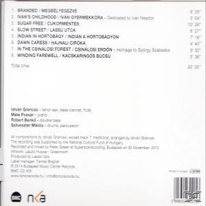 CD hátlapja, a számok és a nevek listájával.