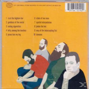 CD-Cover mit fünf Männern, einer mit Tattoo, vor gelbem Hintergrund.