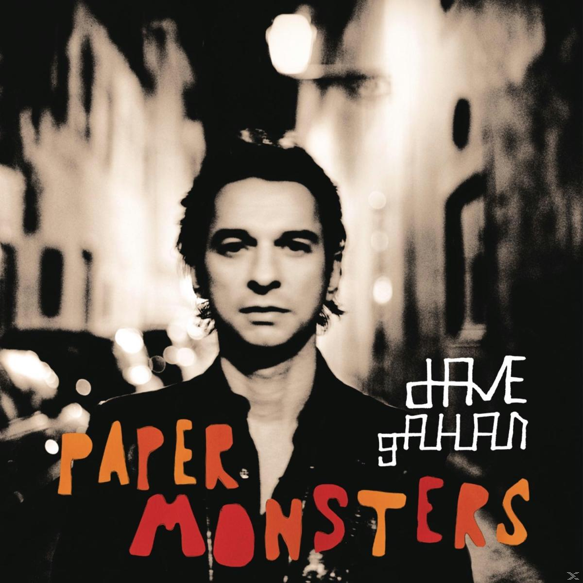 Albumcover. Mann mit kurzen Haaren, der in einer Straße nach vorne schaut. Text: PAPER MONSTERS, DAVE GAHAN.