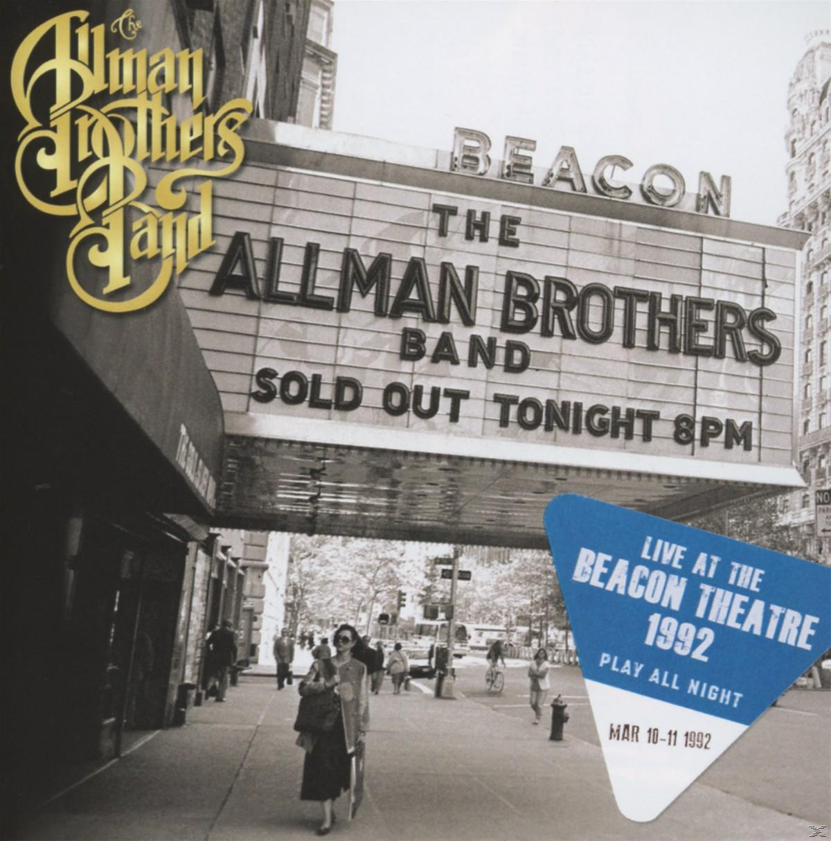 Allman Brothers Band Albumcover. Beacon Theatre Markise, 'Sold Out Tonight'. Leute gehen auf der Straße.
