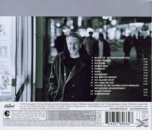 CD-Rückseite. Mann in schwarzem Mantel auf der Straße. Tracklist ist sichtbar.