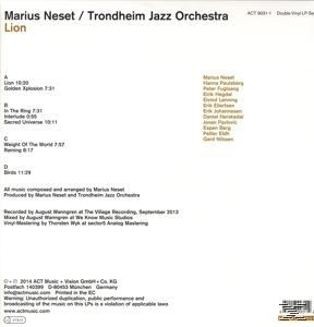 Rückseite eines Jazzalbums, mit Titelliste und Künstlernamen, mit weißem Hintergrund.