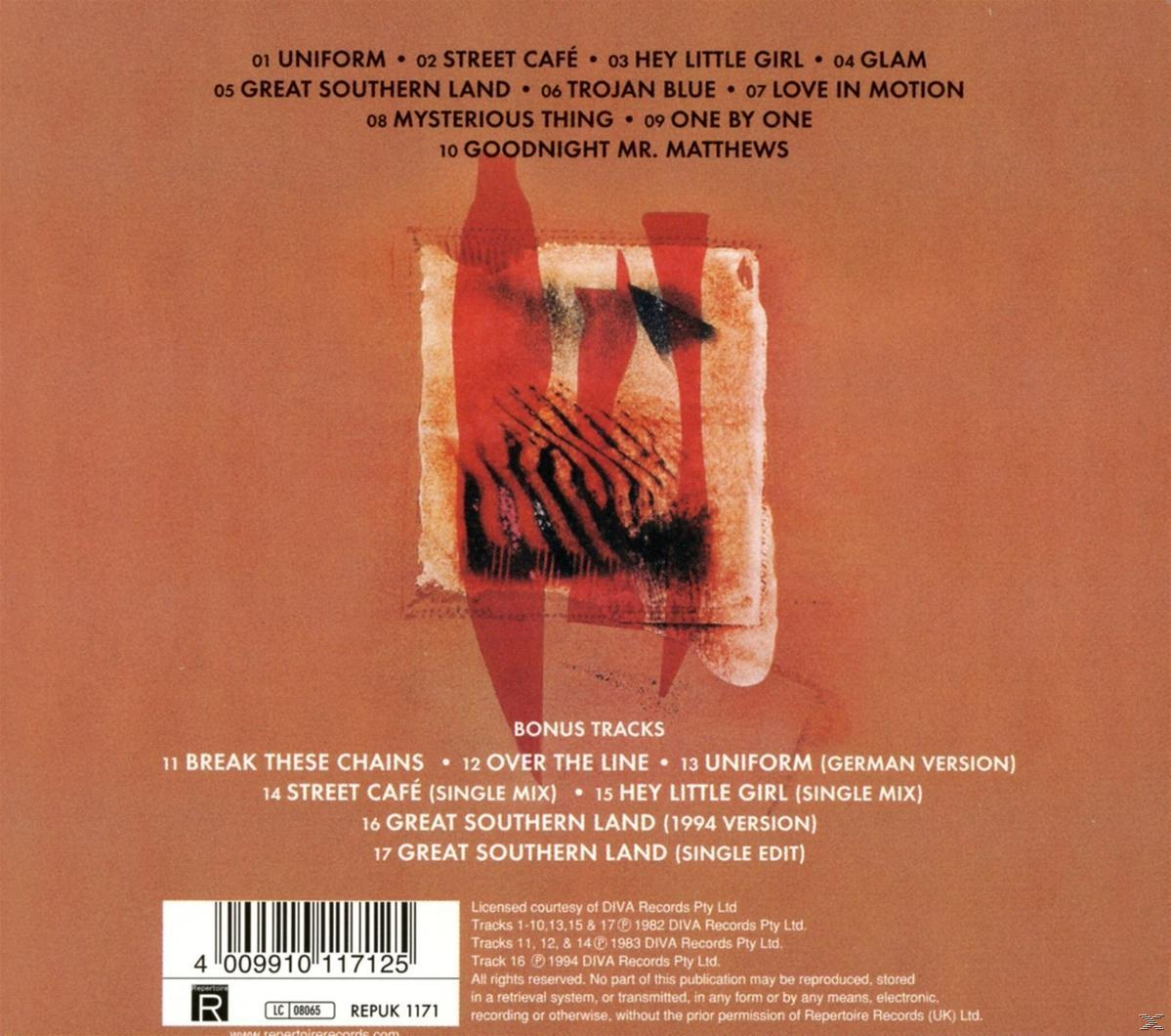 Album-Rückseite mit einem rot-orangen Design und einer Titelliste. Der Hintergrund ist braun.