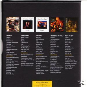 Rückseite mit mehreren Albumcovern und Titellisten verschiedener Künstler.