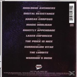 CD-Rückseite. Schwarz mit weißem Text, der Titel auflistet, und einem Logo unten.