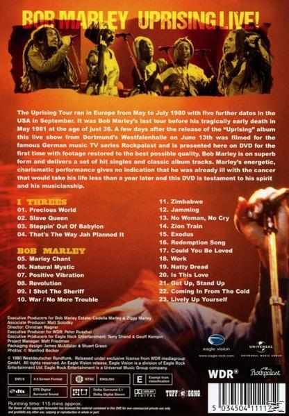 DVD-Cover von Bob Marley Uprising Live!. Konzertaufnahmen mit Bandmitgliedern. Text auf Englisch und Deutsch.