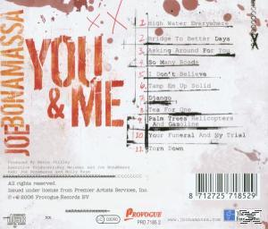 Album-Rückseite mit rot-weißem Design. Titelliste und Albumtitel 'You & Me'. Barcode.