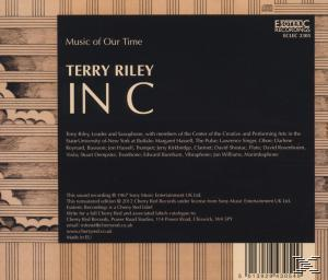 CD-Rückseite mit Text über Terry Rileys In C, Trackliste und Credits.
