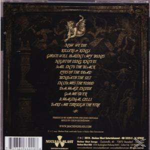 Rückseite des Albums mit Texten und einem verzierten Design, mit Logo und zusätzlichem Text.