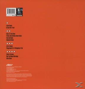 Albumcover. Oranger Hintergrund mit Titelliste und Credits. Weißer Text.