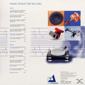 Testplatten-Cover. Listet Titel auf und zeigt Bilder von Lautsprecher, Geige, Tonabnehmer und Plattenspieler. Blauer Hintergrund.