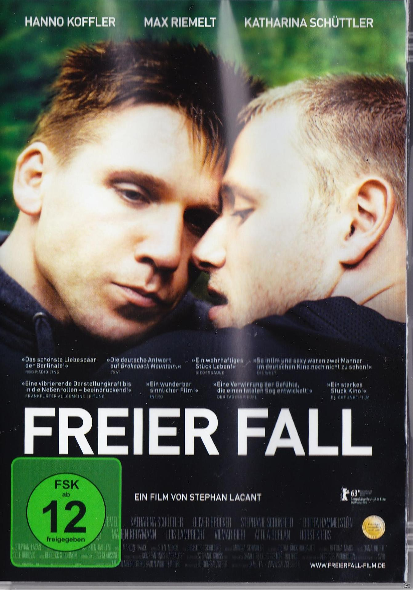 Filmcover: Freier Fall, zwei Männer nahe beieinander. Text: Freier Fall.