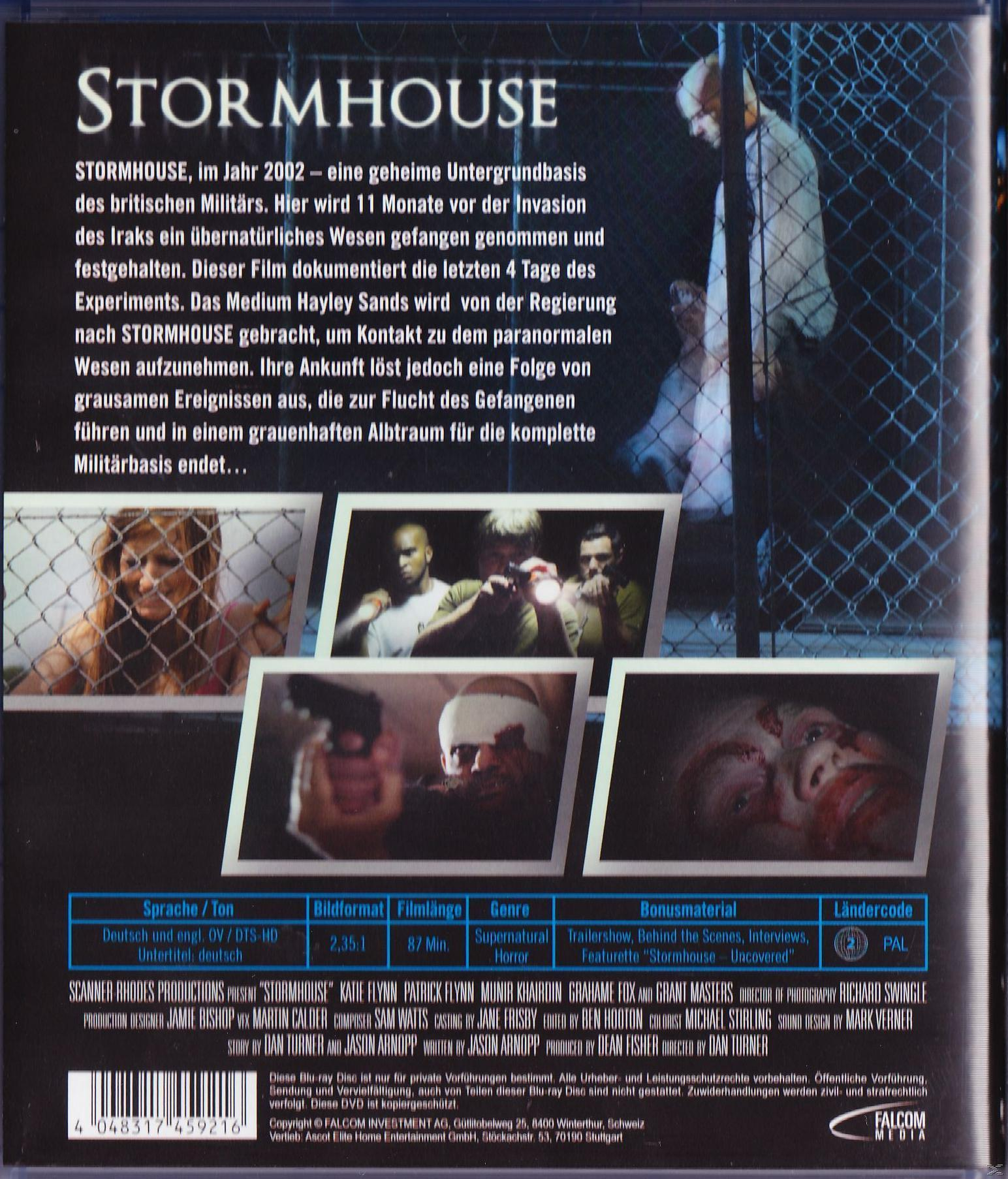 DVD-Hüllenrückseite mit Bildern von Personen und Text über den Film 'Stormhouse'.