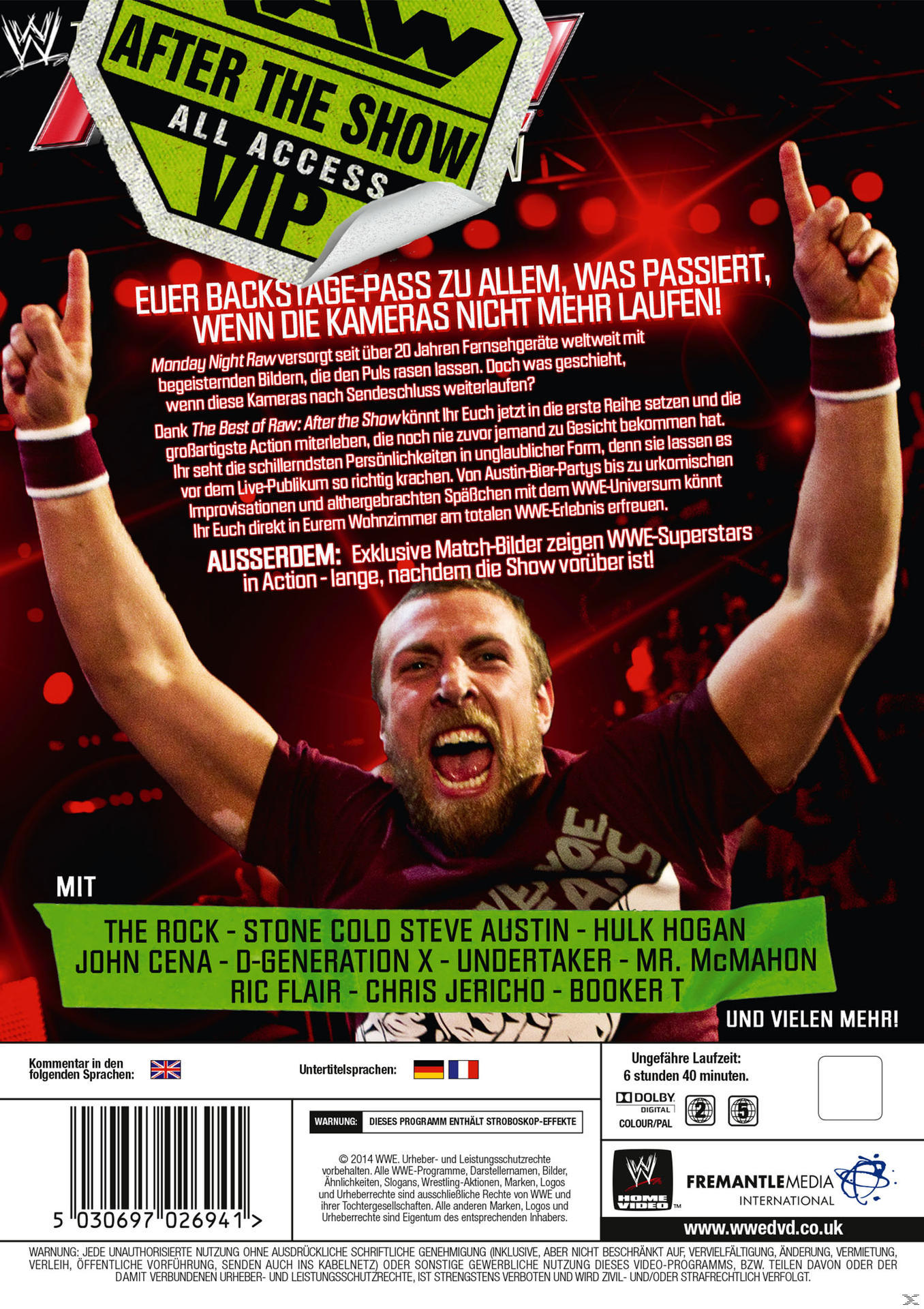 Rückseite einer DVD-Hülle mit einem jubelnden Wrestler, mit Text und Logos im Hintergrund.