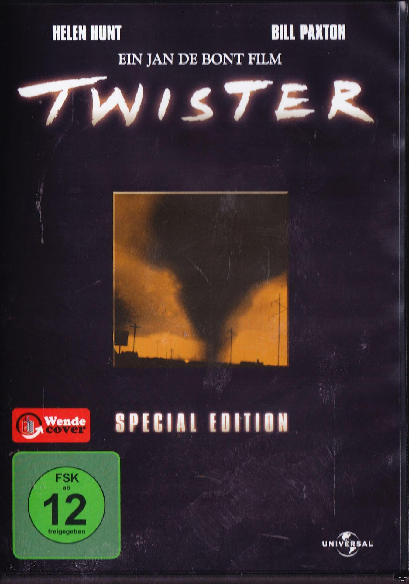 Filmcover für Twister, ein Tornado und Stromleitungen in dunkler Umgebung.