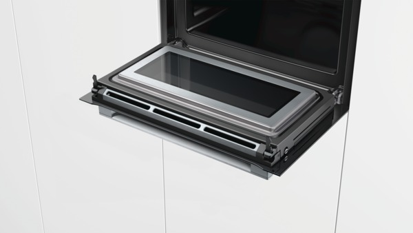 Een open ovendeur met een glazen paneel en een metalen frame.