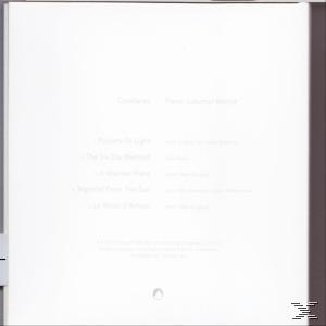 Eine weiße Seite mit Text, möglicherweise eine CD- oder DVD-Trackliste, mit einem Pinguin-Logo.
