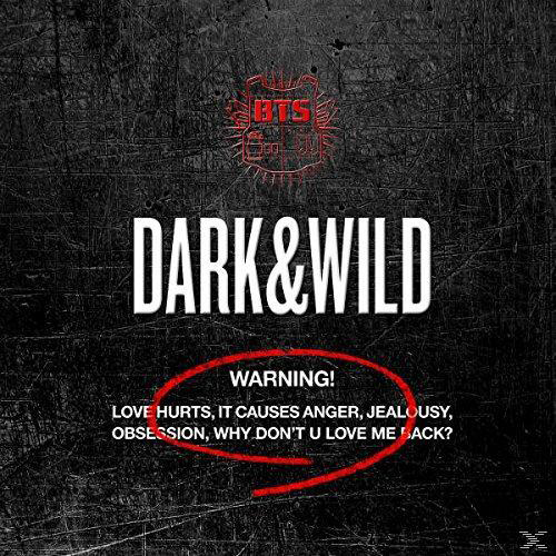 Albumhoes: Zwarte en rode achtergrond. Tekst: DARK & WILD, met waarschuwingstekst in een rode cirkel.