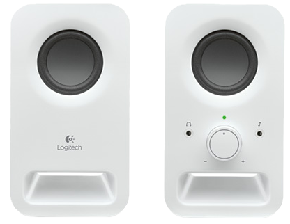 Két fehér Logitech hangszóró. Az egyiknek hangerőszabályzója és zöld fénye van.