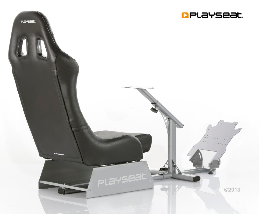 Siège de course noir avec base argentée et logo Playseat sur fond blanc.