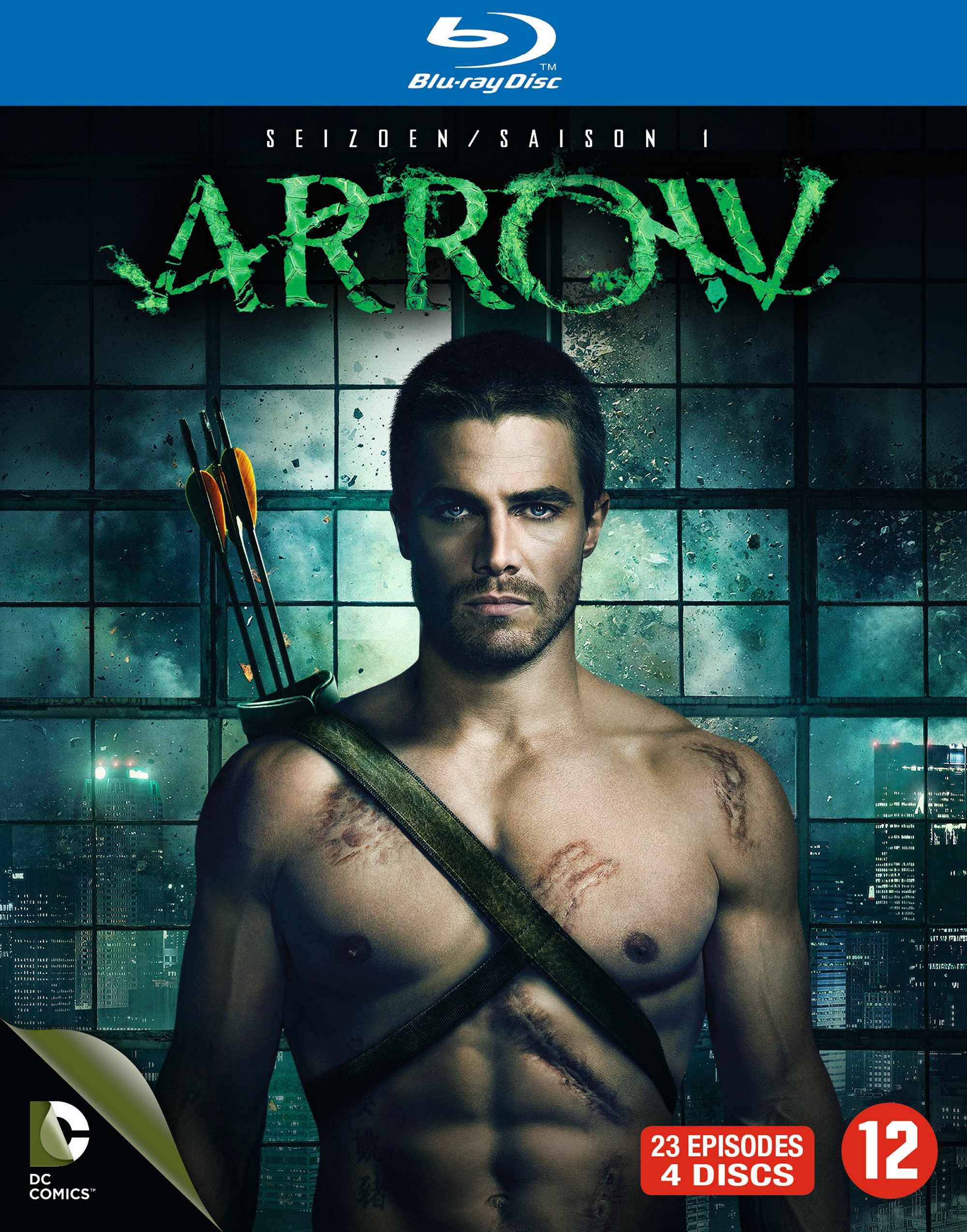 Homme avec des flèches sur le dos, torse nu, jaquette Blu-ray de la saison 1 d'Arrow.