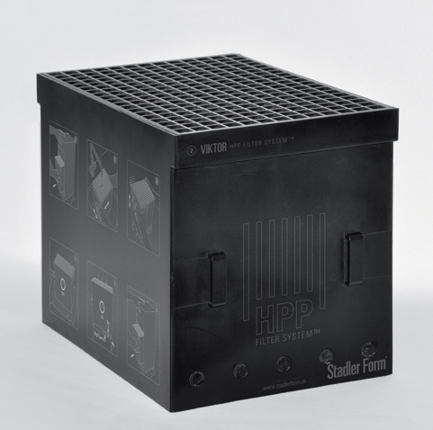 Schwarze HPP-Filterbox mit Gitter oben und Illustrationen an den Seiten.