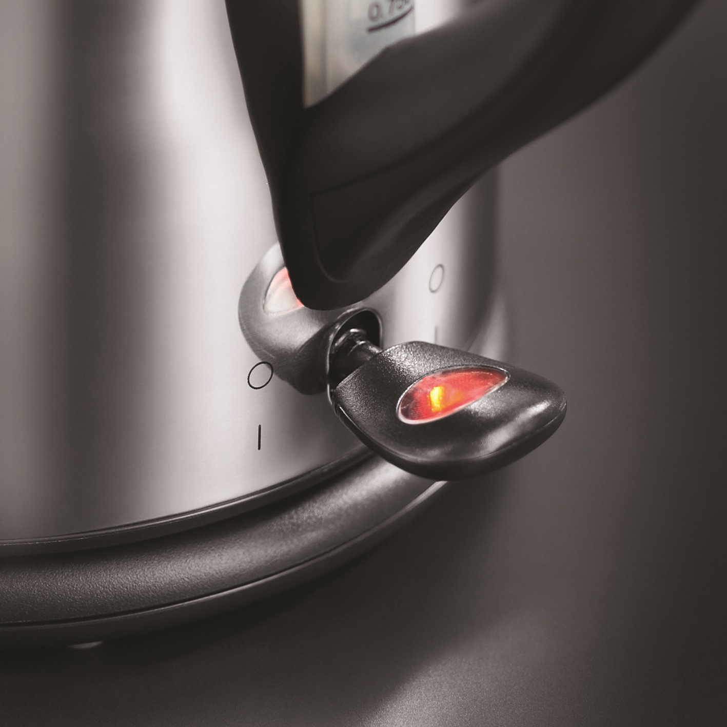 RUSSELL HOBBS 20190-70 Chester Wasserkocher, Edelstahl/Schwarz