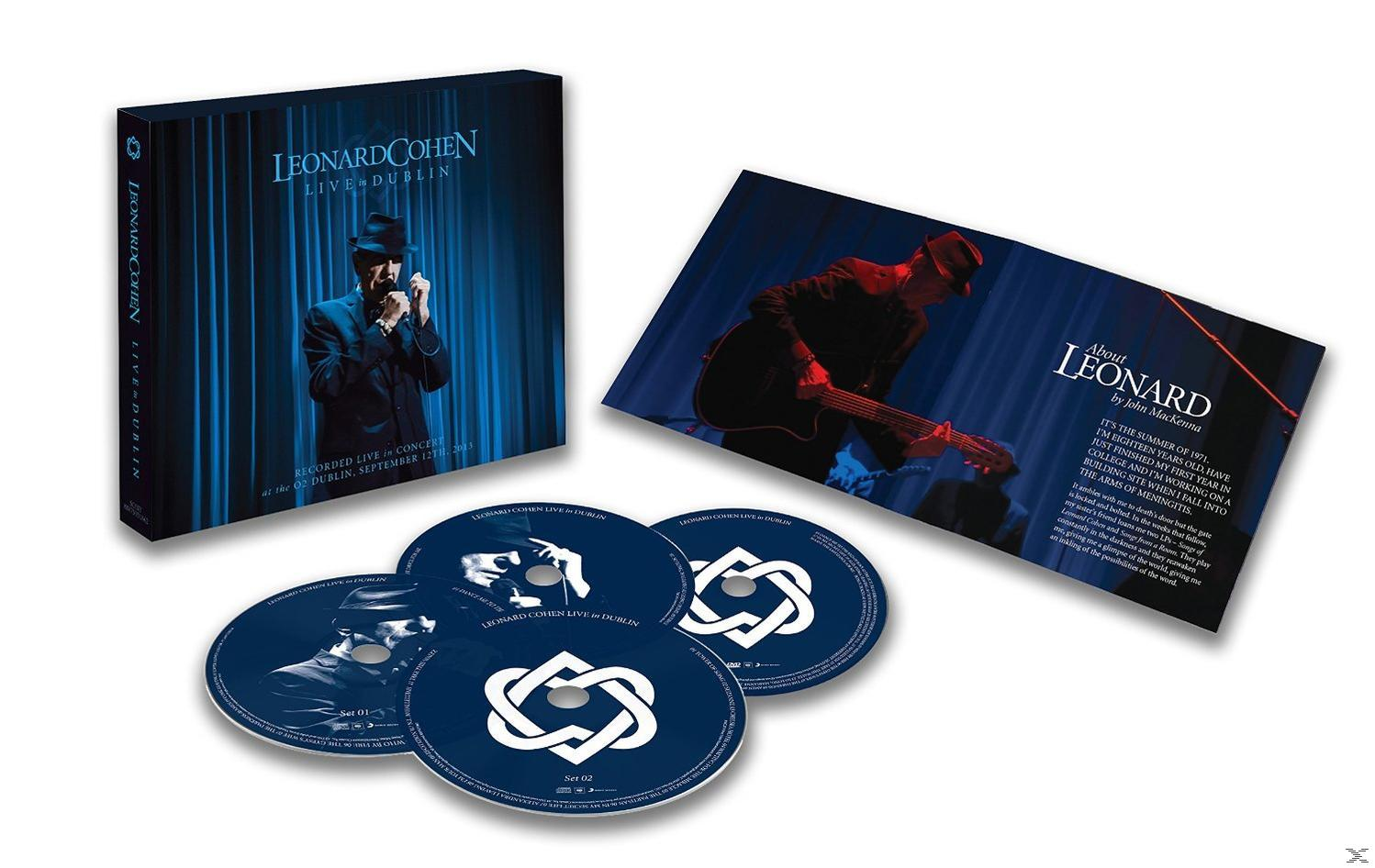 Egy CD készlet egy koncertfotóval. A CD-k borítói és a füzet látható.
