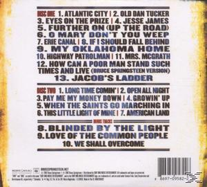 Album-Rückseite mit einer Titelliste, schwarzer Text auf braunem Hintergrund und einem Barcode.