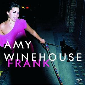 Albumcover von Amy Winehouse. Amy geht eine Straße entlang und hält eine Leine mit einem schwarzen Hund.