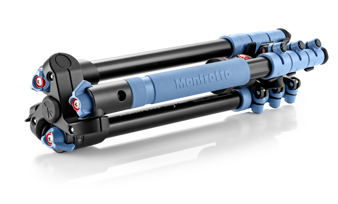 MANFROTTO MKBFRA4L-BH Dreibein Stativ, Blau, Höhe offen bis 1440 mm