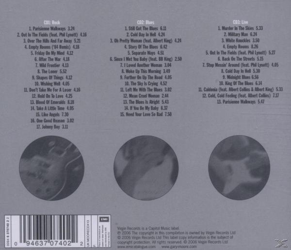 CD-Rückseite mit drei Textspalten mit Songnamen und Informationen.