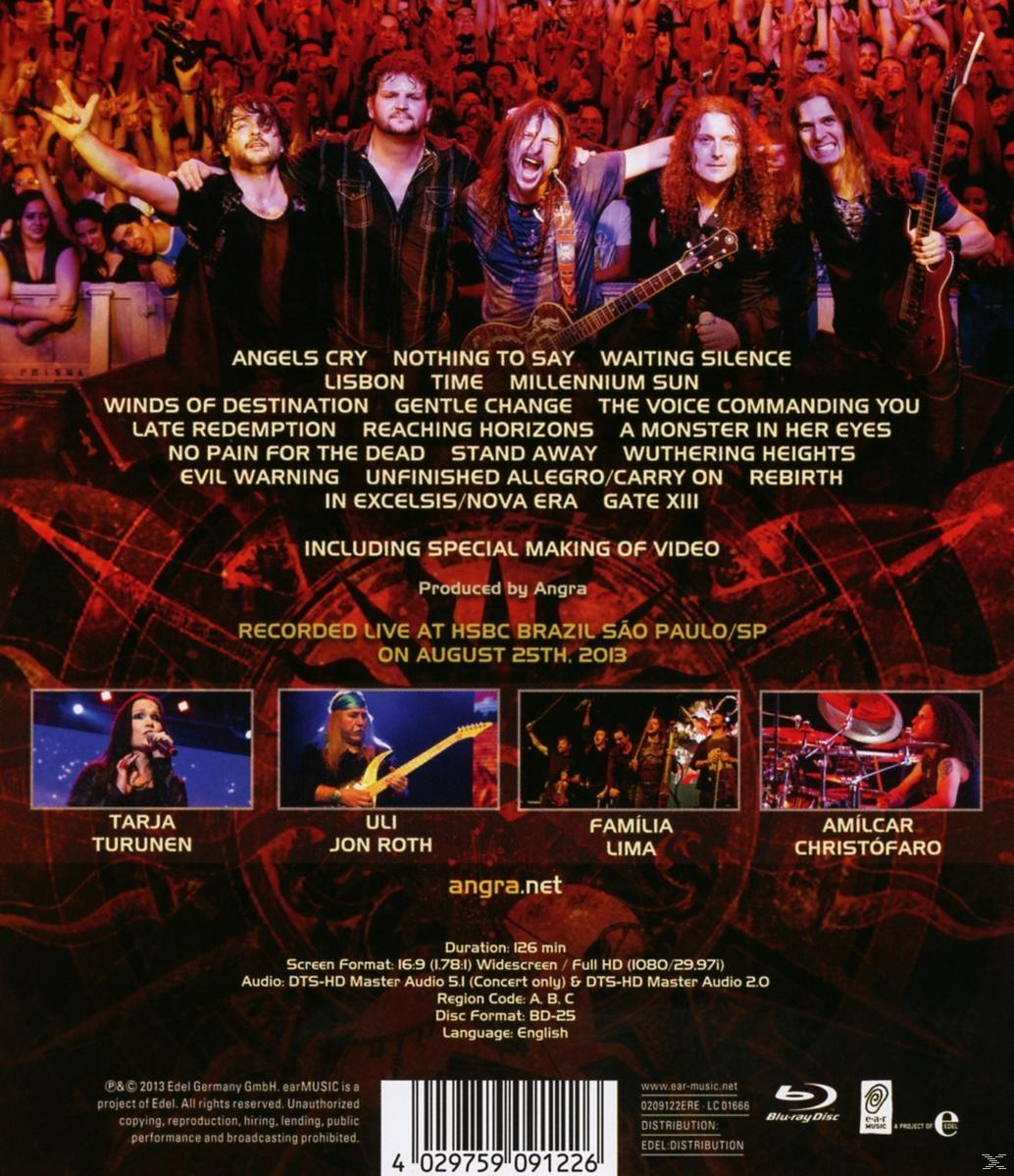 Rückseite einer DVD-Hülle mit einer Band auf der Bühne und Text über das Konzert.