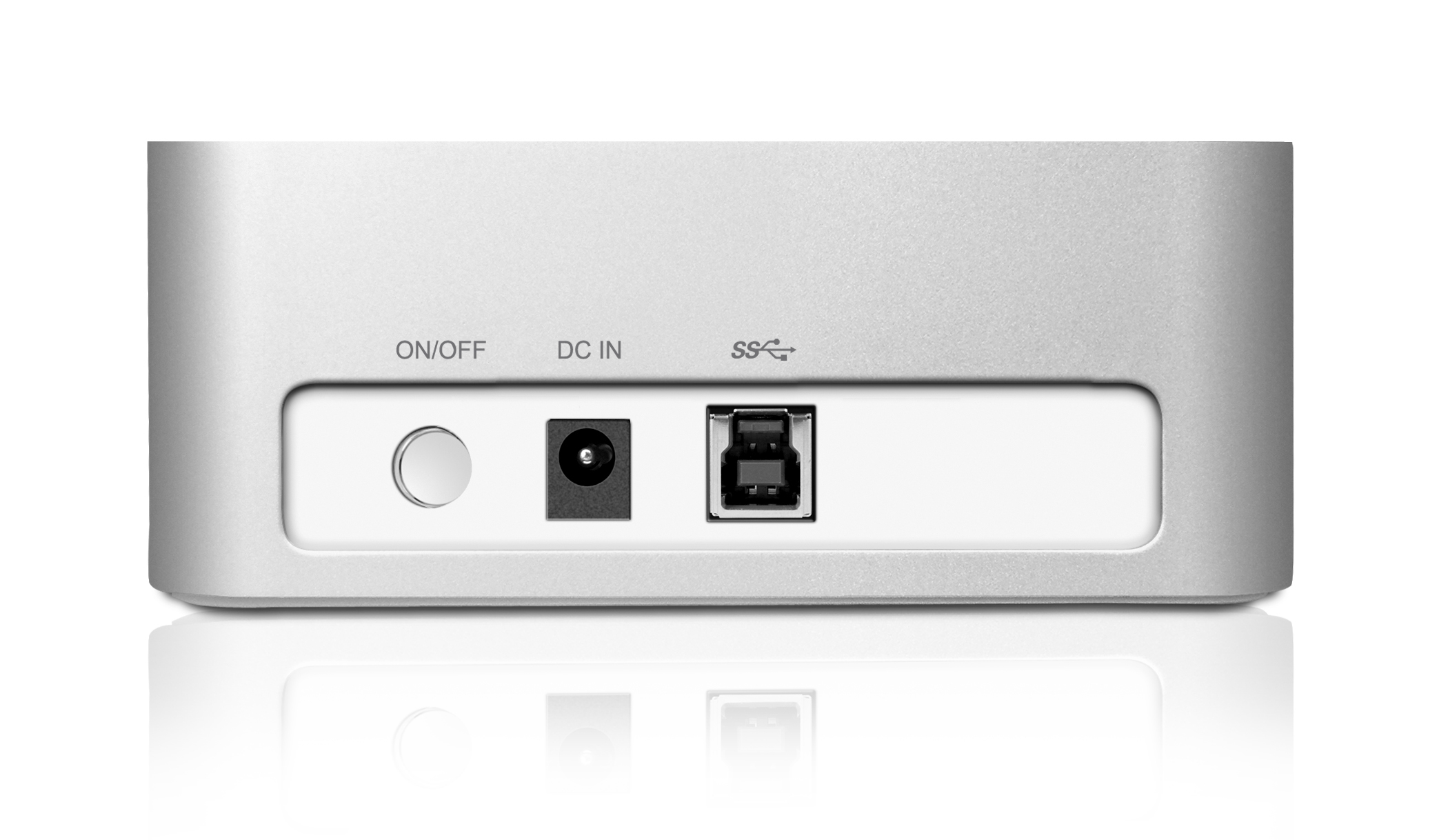 Nahaufnahme der Rückseite einer silbernen externen Festplatte mit Anschlüssen für Strom, USB und Ein/Aus-Taste.