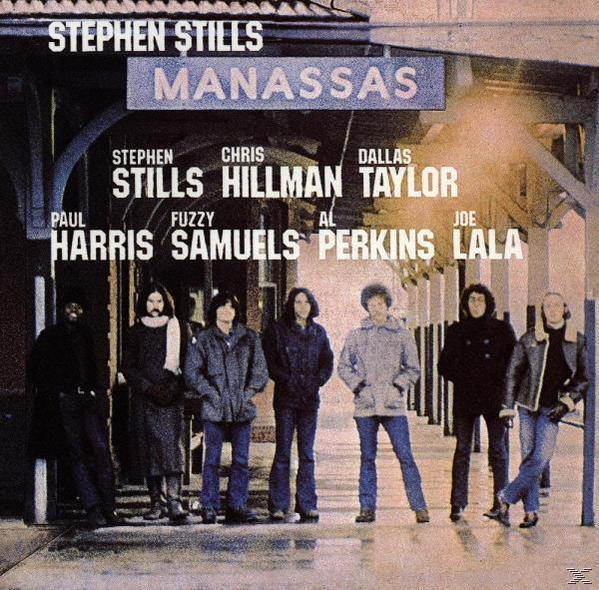Albumcover. Bandmitglieder stehen mit ihren Namen darüber auf einer Plattform. Der Hintergrund ist ein Bahnhof.
