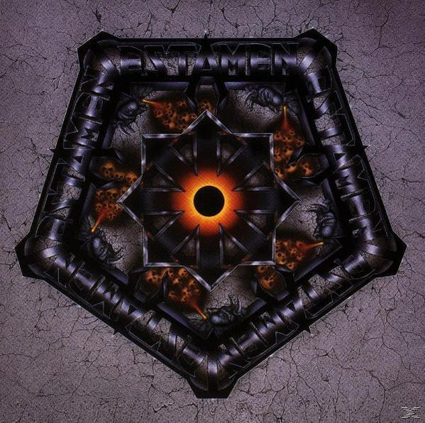 Pentagram alakú albumborító. Sötét színek, középen fekete lyukkal és stilizált figurákkal.