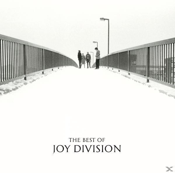 Albumcover von Joy Division. Gruppe von Männern auf einer schneebedeckten Brücke. Schwarz-Weiß-Foto, minimalistisch.
