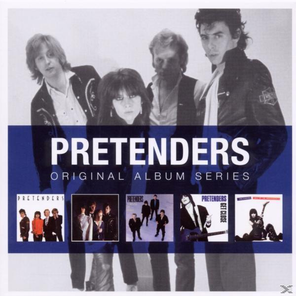 Albumcover mit einer Band aus vier Mitgliedern. Der Titel 'Pretenders' ist sichtbar.