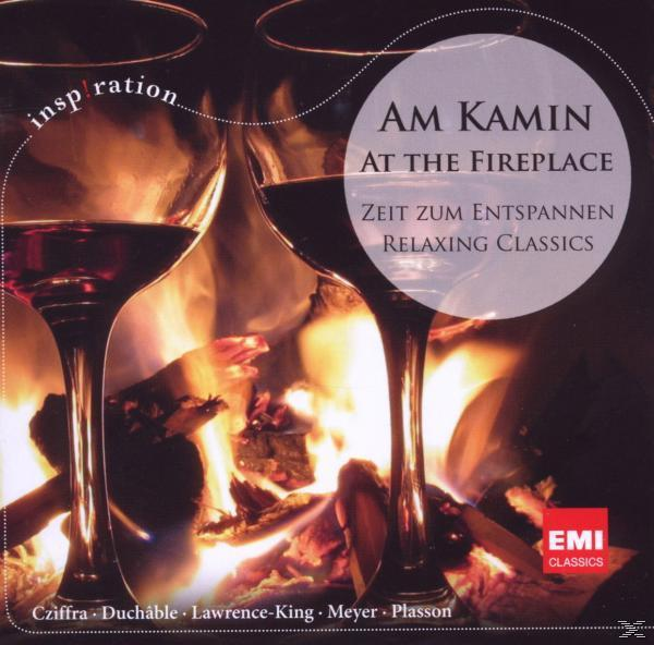 Albumcover: zwei Weingläser, ein Kamin und Text auf Deutsch.