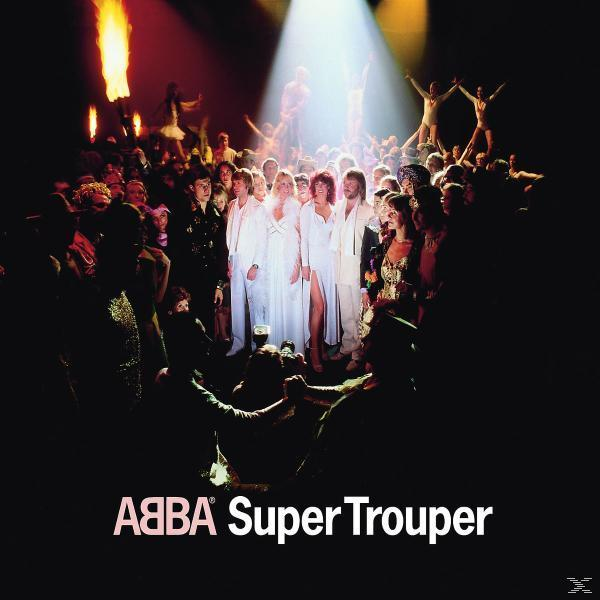 ABBA Super Trouper Albumcover. Menschengruppe unter einem Scheinwerfer. Text: ABBA Super Trouper.