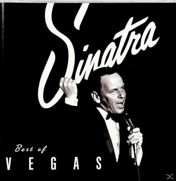 Frank Sinatra zingt in een microfoon. De afbeelding is in zwart-wit.