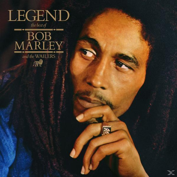 Bob Marley albumborító, portré dreadlocksszal, gyűrűt visel. Arany szöveg, sötét háttér.