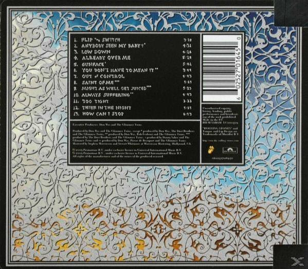 Album-Rückseite mit Titelliste, Barcodes und Text auf gemustertem Hintergrund mit silbernem Rand.