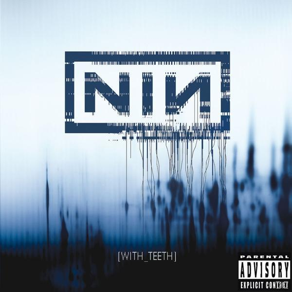 NIN-Albumcover. Es zeigt das Logo der Band und einen verschwommenen, blau getönten Hintergrund, der Wasser andeutet.