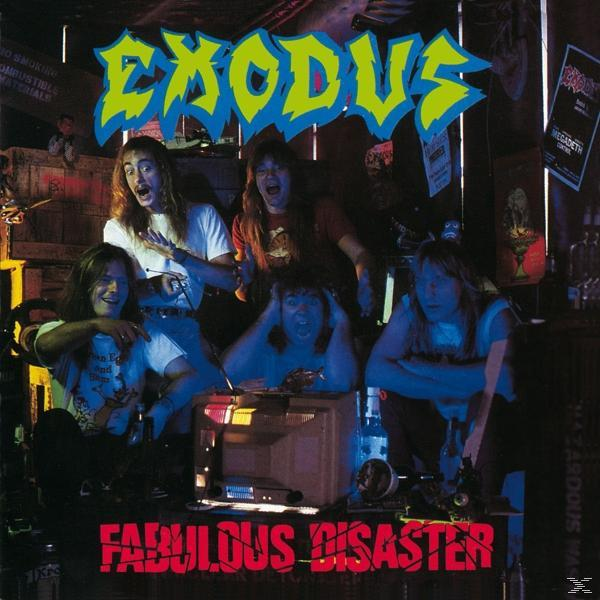 Exodus-Albumcover. Bandmitglieder schreien vor einem Fernseher und anderen Objekten, mit dem Titel „Fabulous Disaster“.