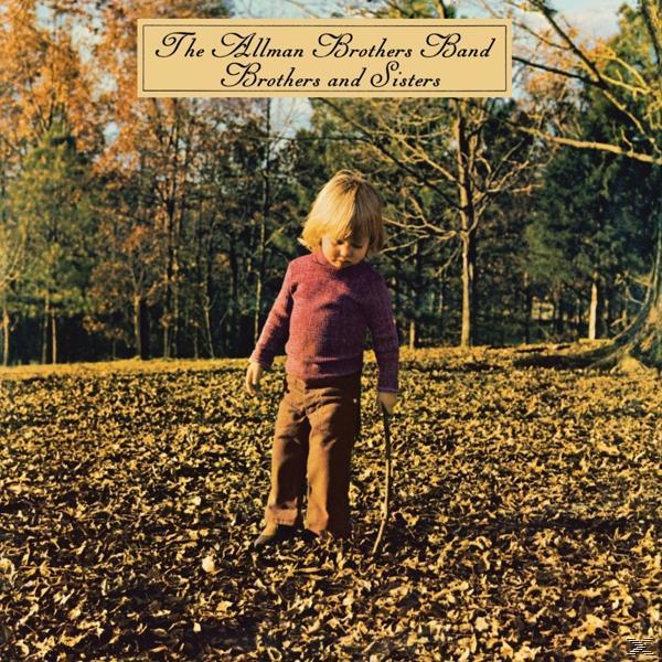 Albumcover. Kind in brauner Hose und weinrotem Pullover steht auf einem Feld aus Herbstlaub mit einem Stock.