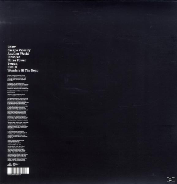 Album-Rückseite: Schwarz mit einer weißen Liste von Songs und Credits. Weißer Text auf schwarzem Hintergrund.