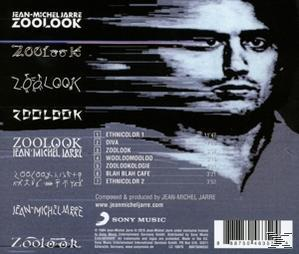 Albumcover mit Text. Ein Gesicht ist geteilt, mit Text und einem Bild.