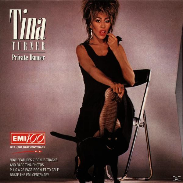 Tina Turner Albumcover, 'Private Dancer'. Tina in schwarzem Kleid, posiert mit Stuhl und Katze.