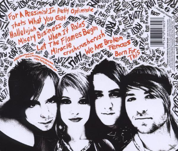 Albumcover mit vier Personen, Schwarzweiß mit Text und weißem Hintergrund.